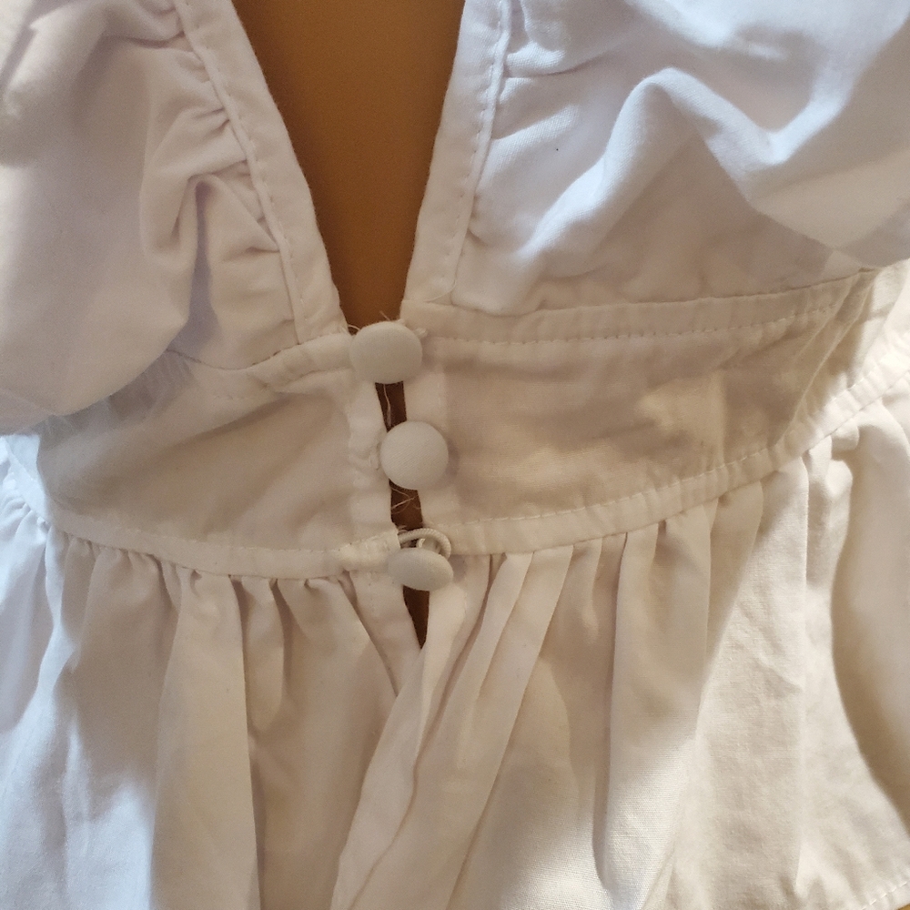 White flirty blouse - Picture 3 of 9
